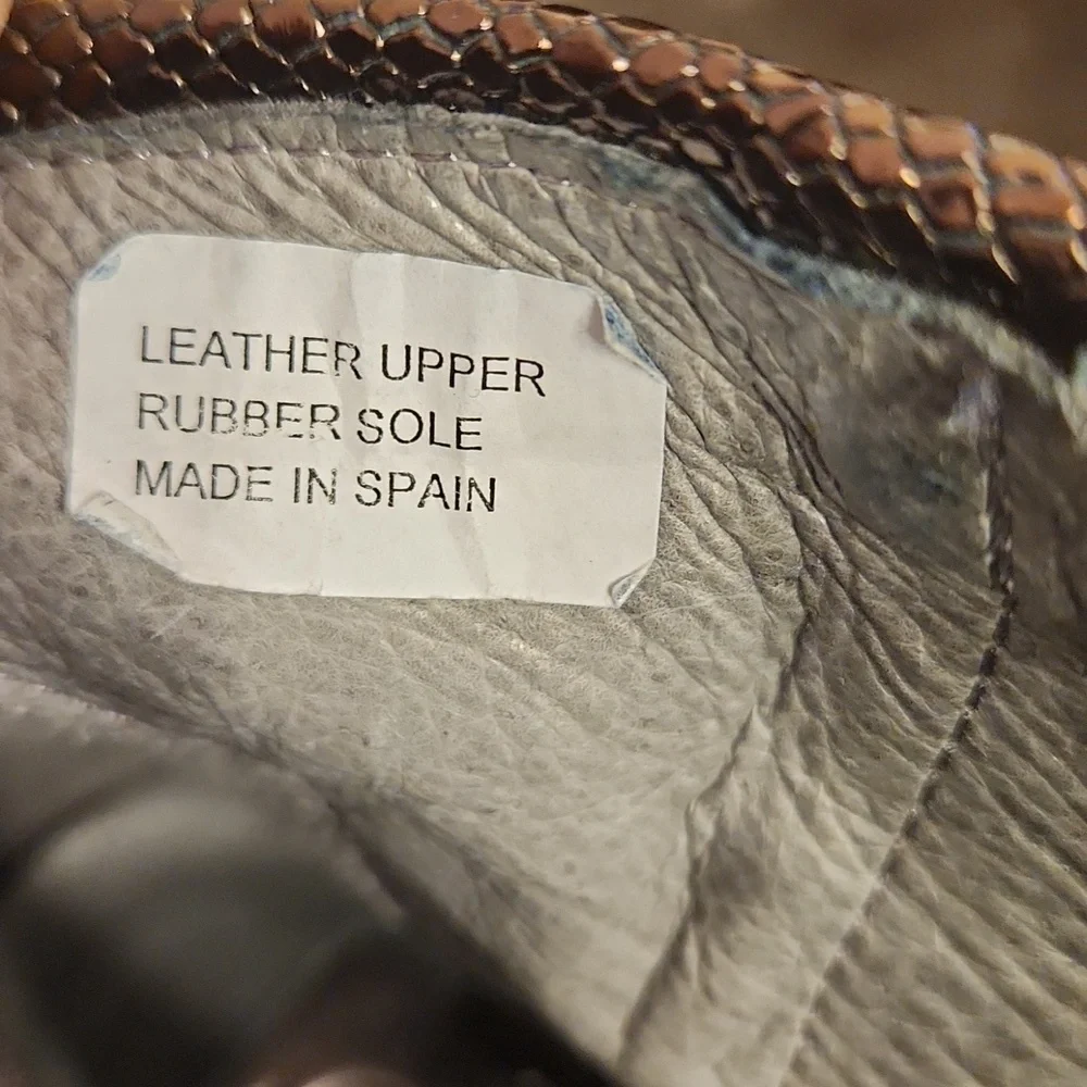 KANNA Made in Spain Suede Ankle Bootie, size 37